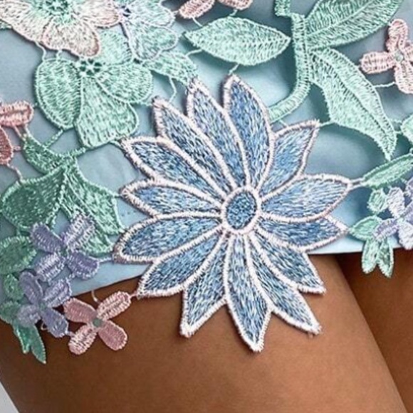 Boho Floral Embroidered High Waisted Mini Skirt - Picture 3 of 4